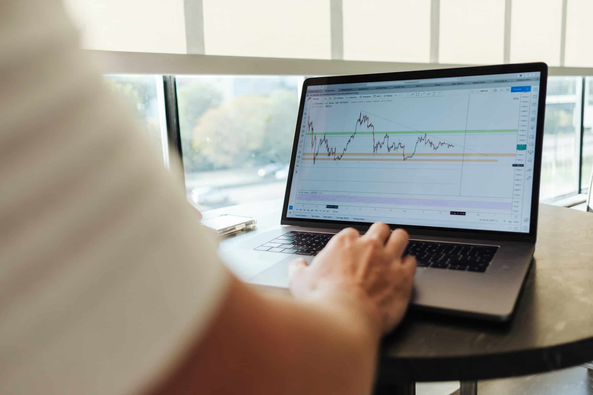 Read The Role of AI and Machine Learning in Online Trading